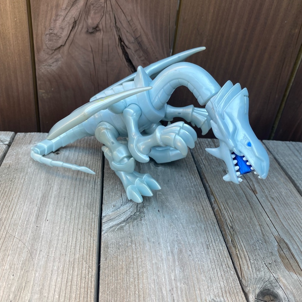 Vintage 1996 Blue Eyes White Dragon Yu-Gi-Oh Figure Toy Kazuki Takahashi